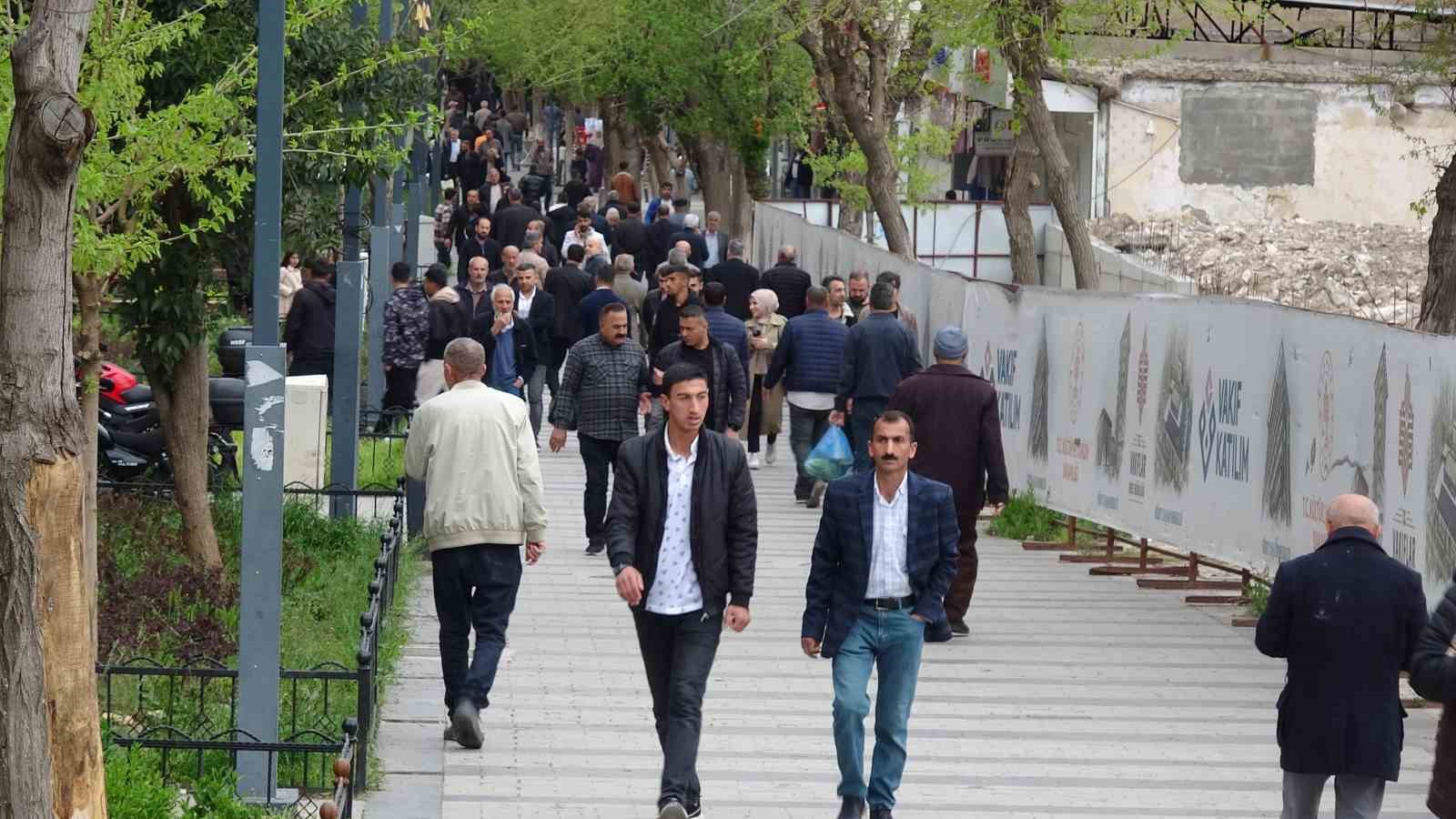 Siirt’te Arafe Günü Pazar ve Marketlerde Yoğunluk | Siirt Olay Haber