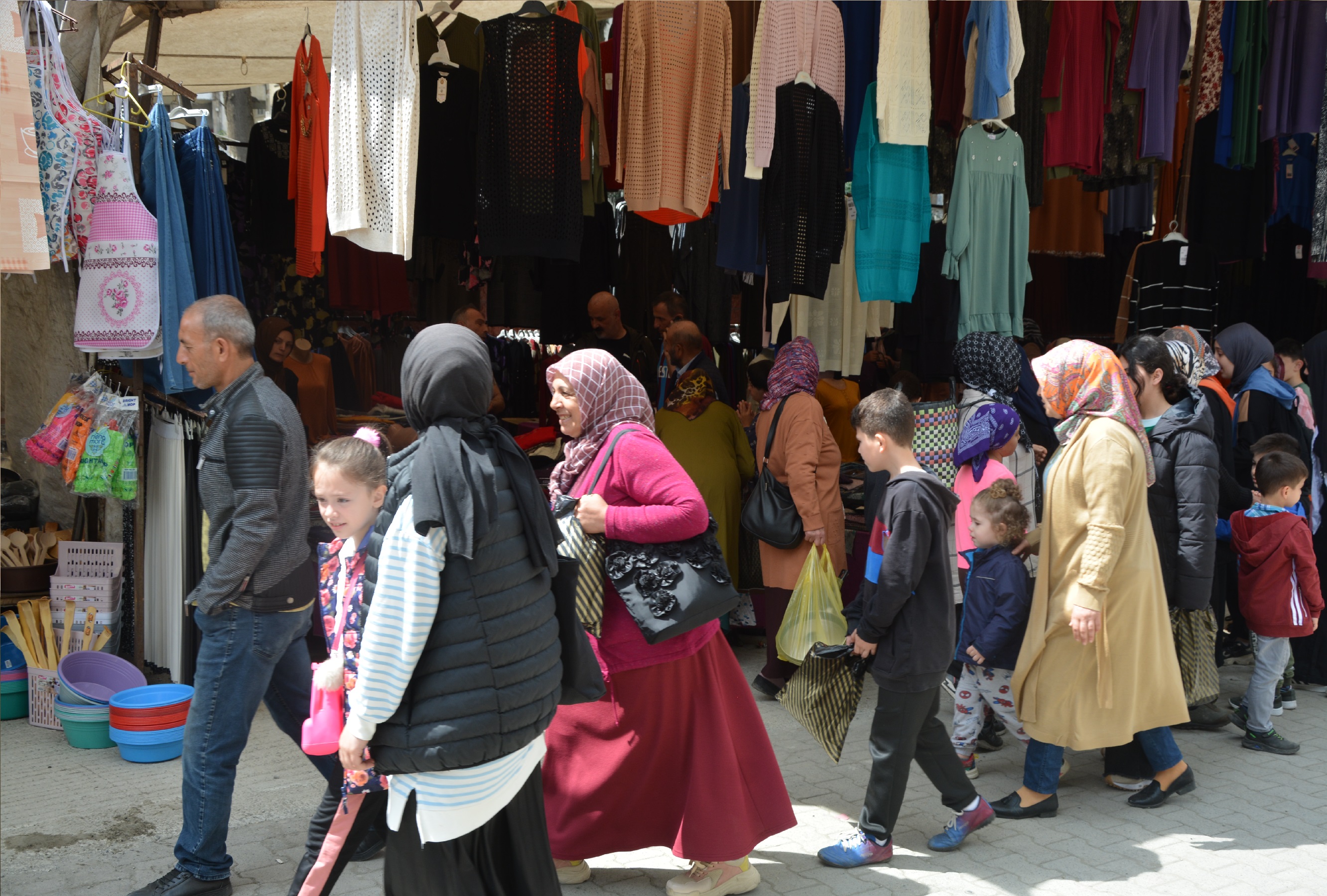 Siirt’te Vatandaşlar Bayramlık Kıyafet Almak İçin Mağazalara Koşuyor | Siirt Olay Haber