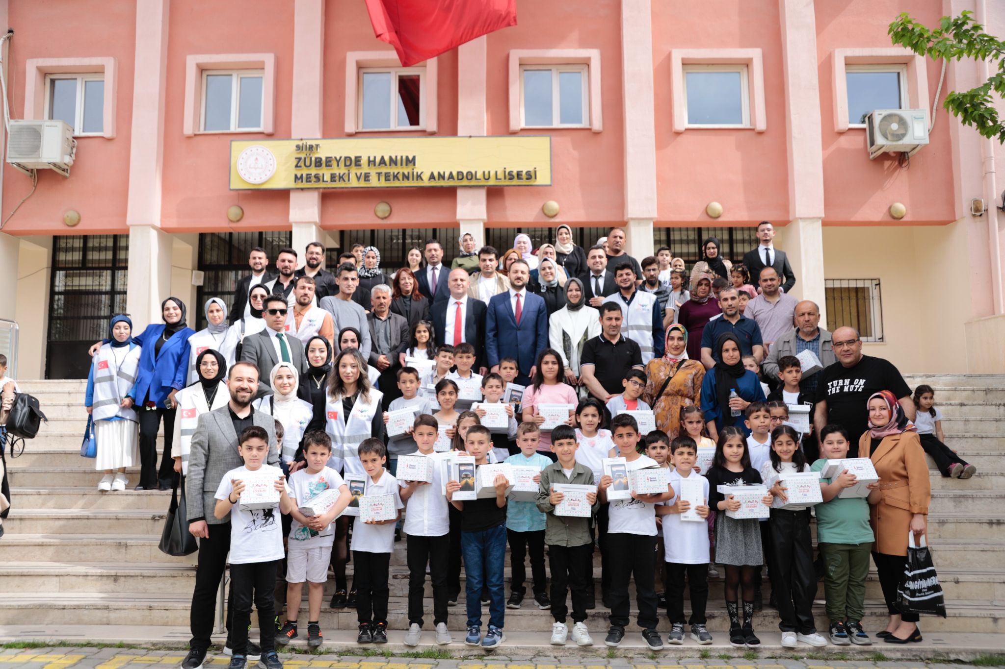 Siirt Ak Parti İl Başkanı “İyi Ki Varsınız Çocuklar” Etkinliğine Katıldı