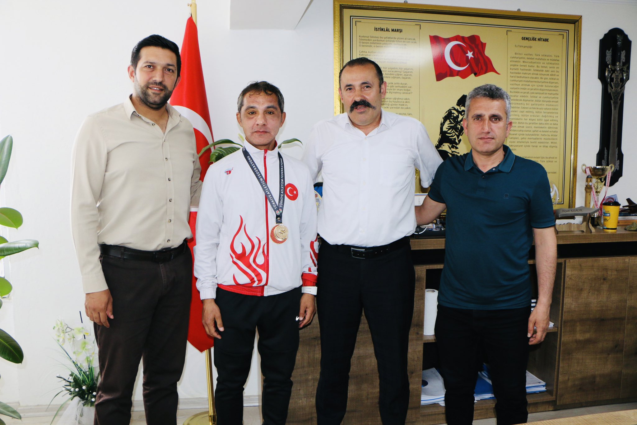 Siirt Gençlik ve Spor Müdürü 1. Gelen Sporcuyu Tebrik Etti