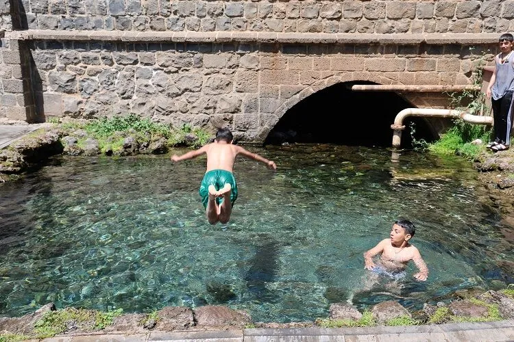 Diyarbakır'Da Çocuklar Süs Havuzuna Girdi | Siirt Olay Haber