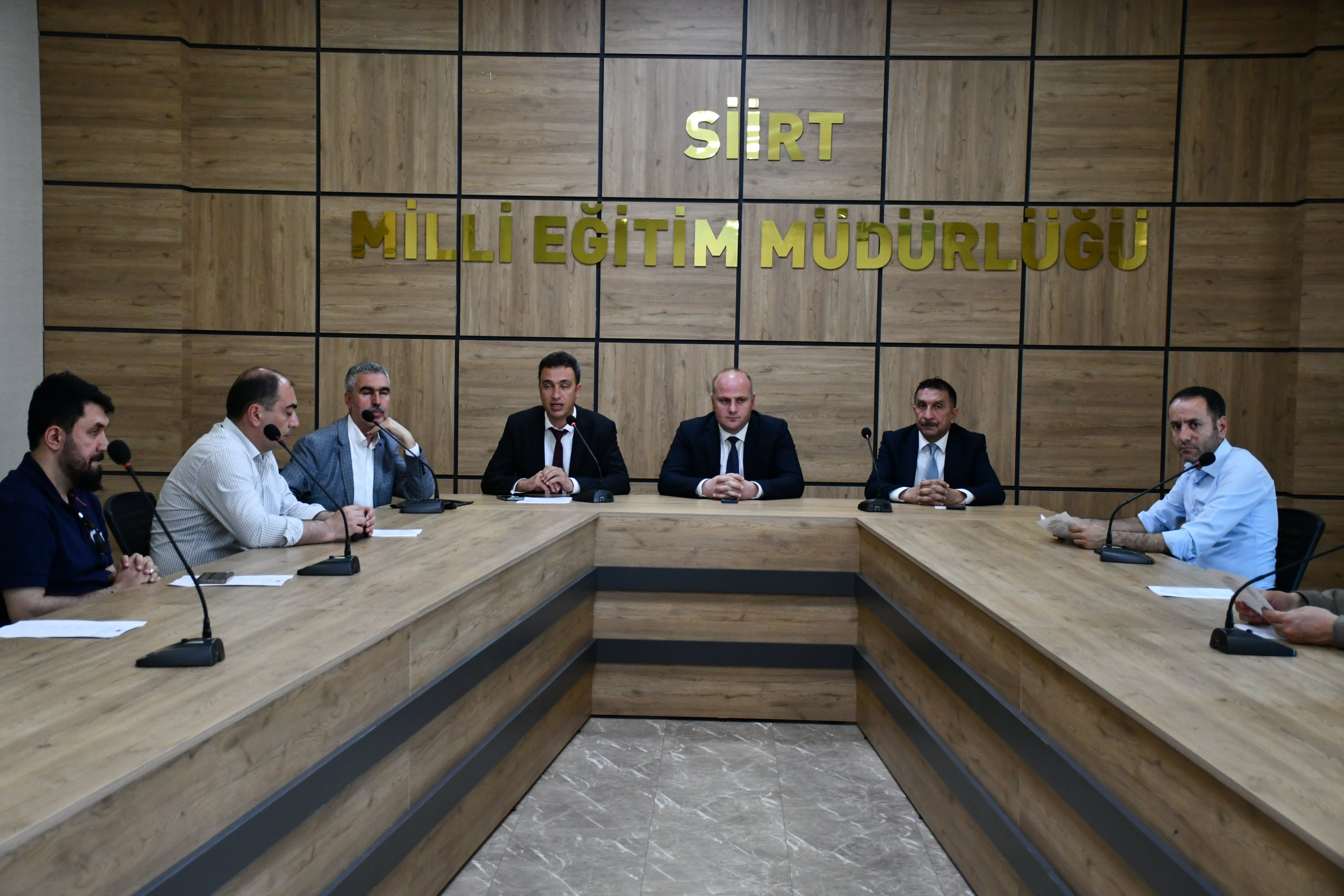 Siirt Milli Eğitim Müdüründen İlkokul Müdürleriyle Toplantı | Siirt Olay Haber