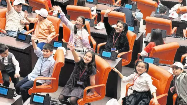 Meclis'Te Söz Çocukların! Kurtulmuş'Un Önergesine Hayır Oyu Verdiler, Kahkahalar Havada Uçuştu | Siirt Olay Haber