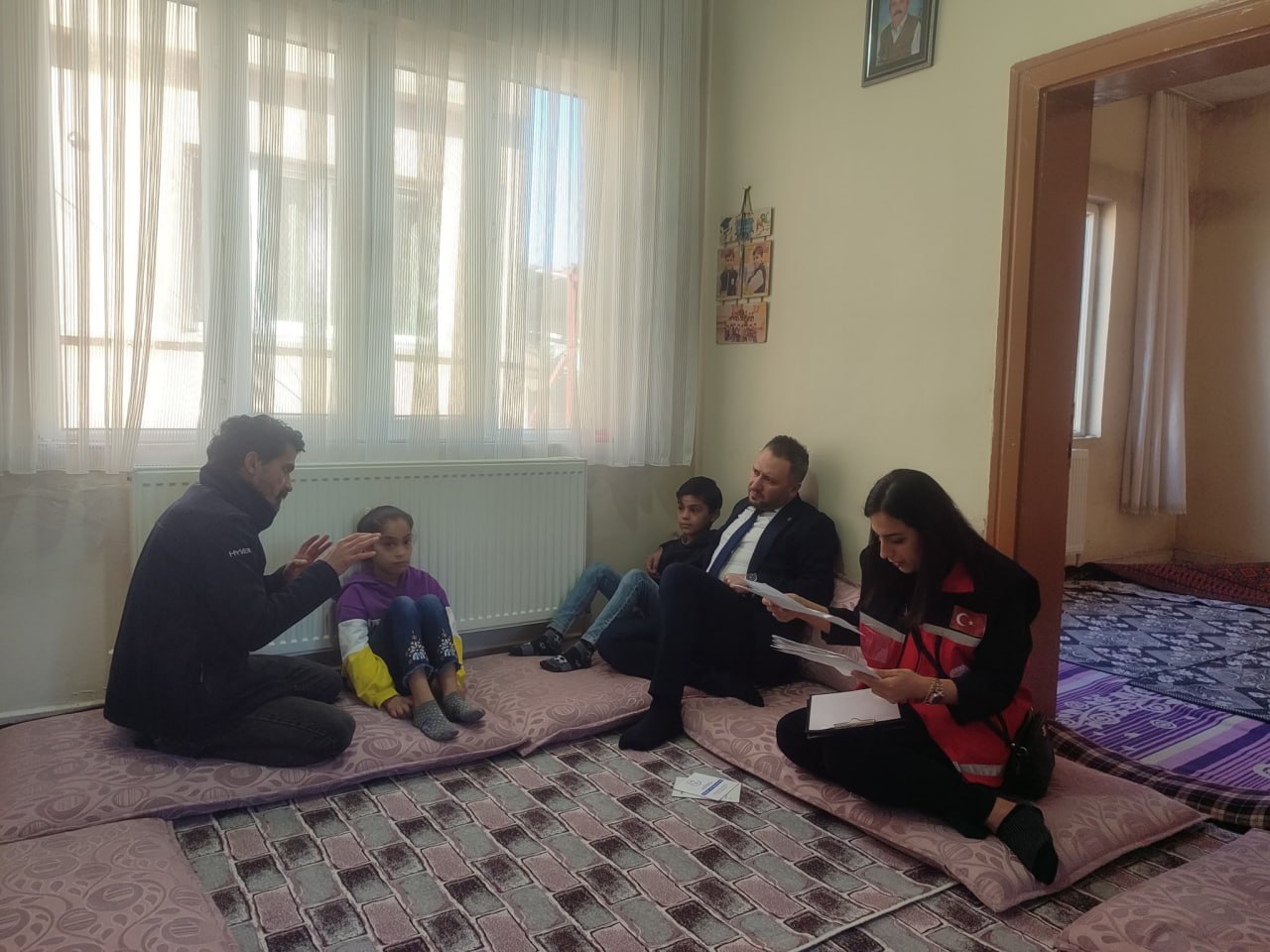 Siirt Aile ve Sosyal Hizmetler Müdüründen Ev Ziyareti