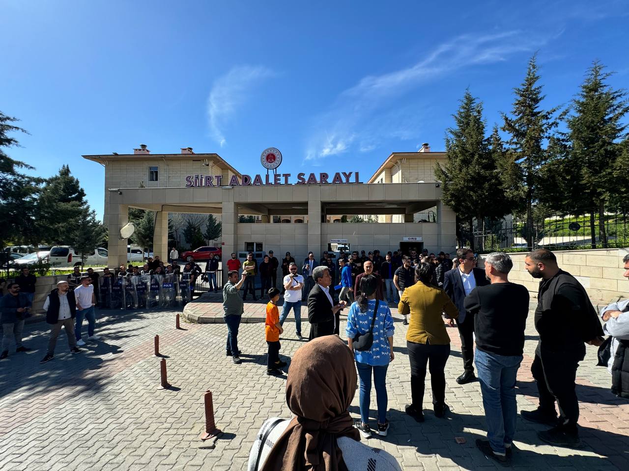 Siirt Vekilinin Adliyeye Girişi Engellendi | Siirt Olay Haber