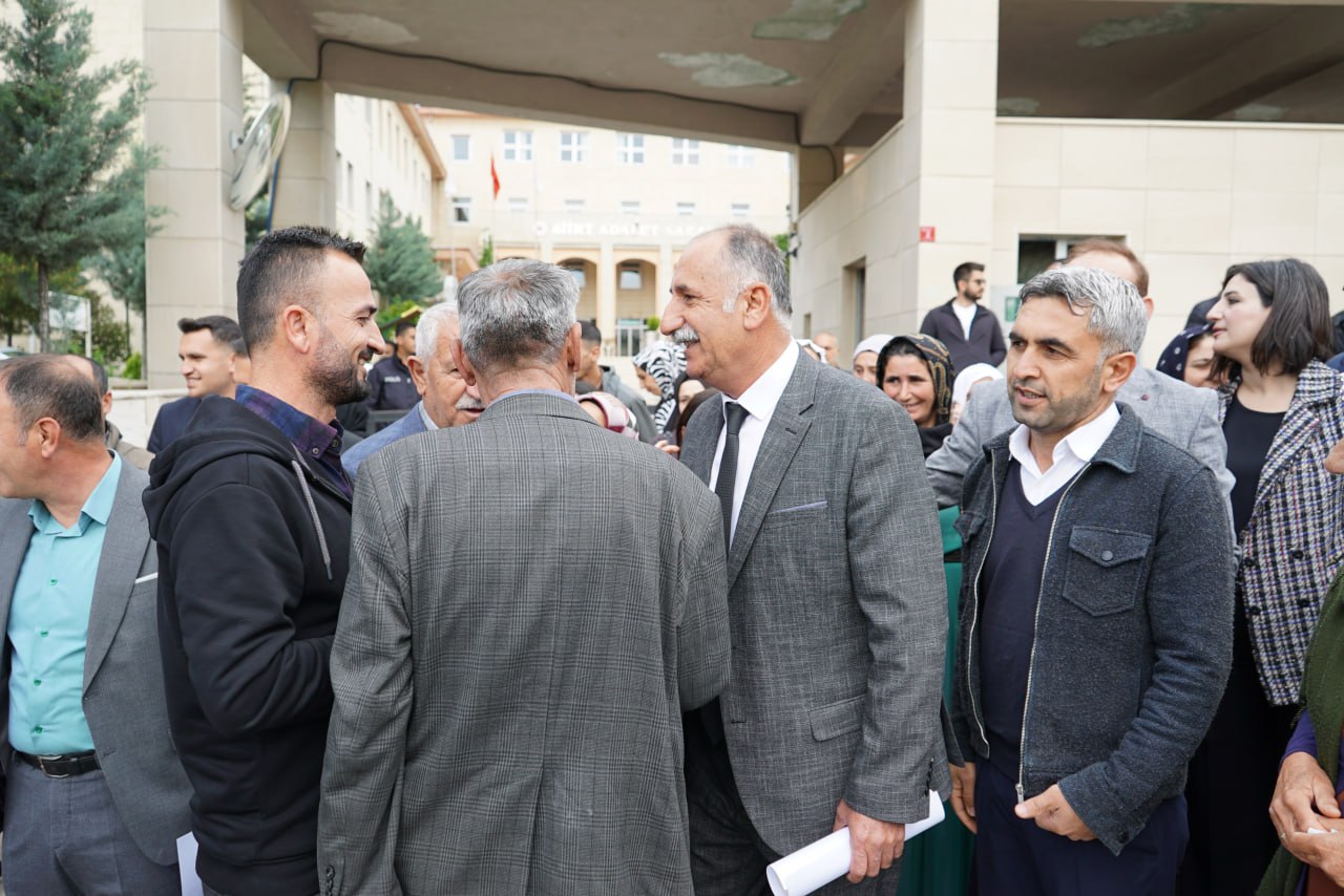 Siirt Belediye Eş Başkanları Mazbatalarını Aldı | Siirt Olay Haber