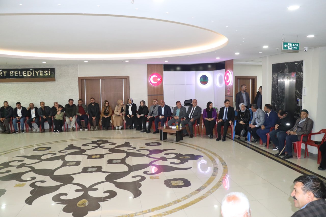 Siirt Belediye Eş Başkanları Tebrikleri Kabul Ediyor | Siirt Olay Haber