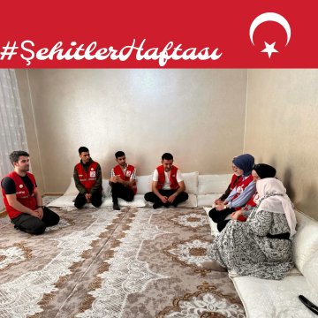 Siirt Genç Kızılay Şehit Ailelerini Ziyaret Etti | Siirt Olay Haber