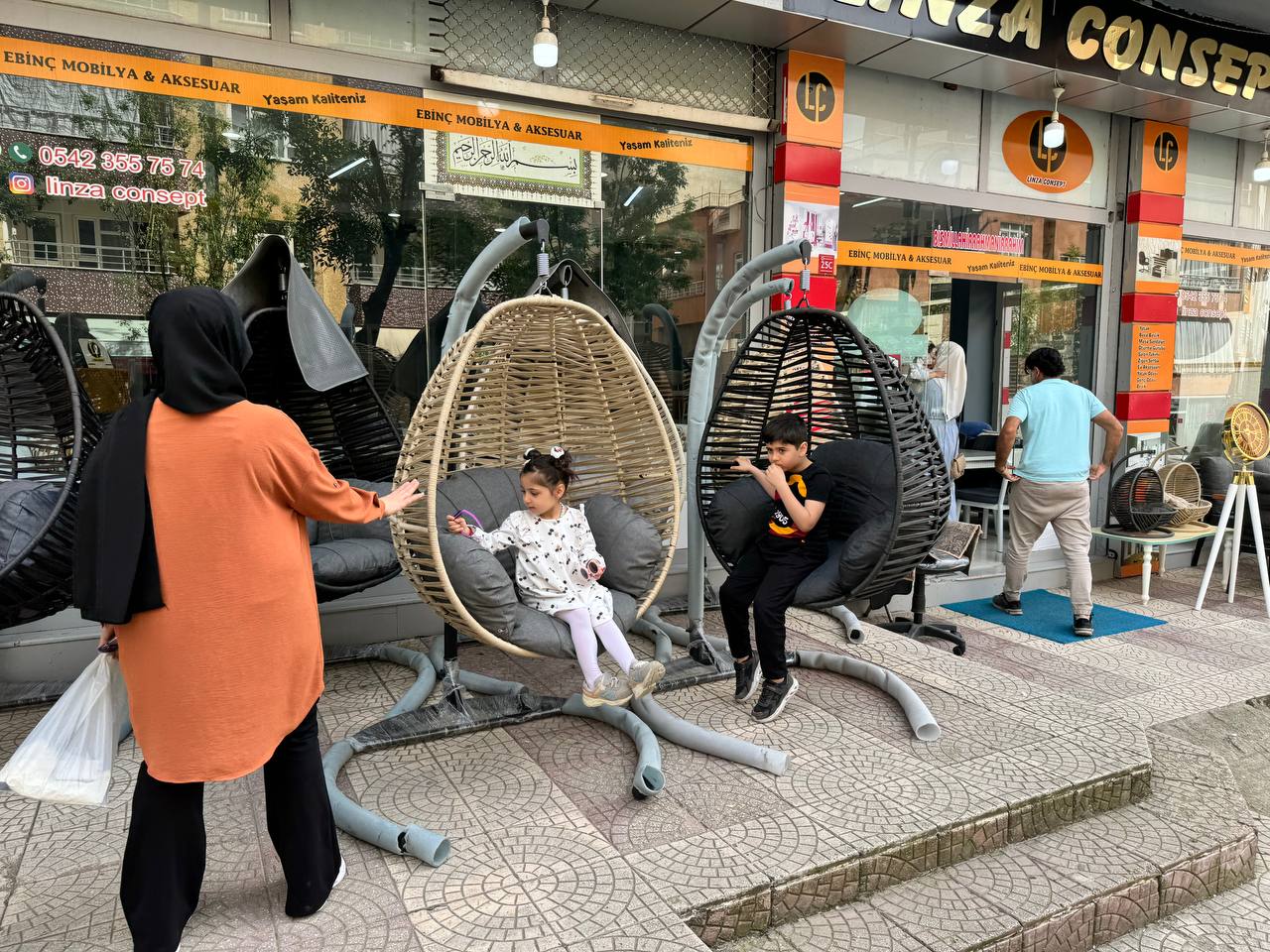 Salıncaklar Siirtlilerin Evinde Baş Köşede! | Siirt Olay Haber