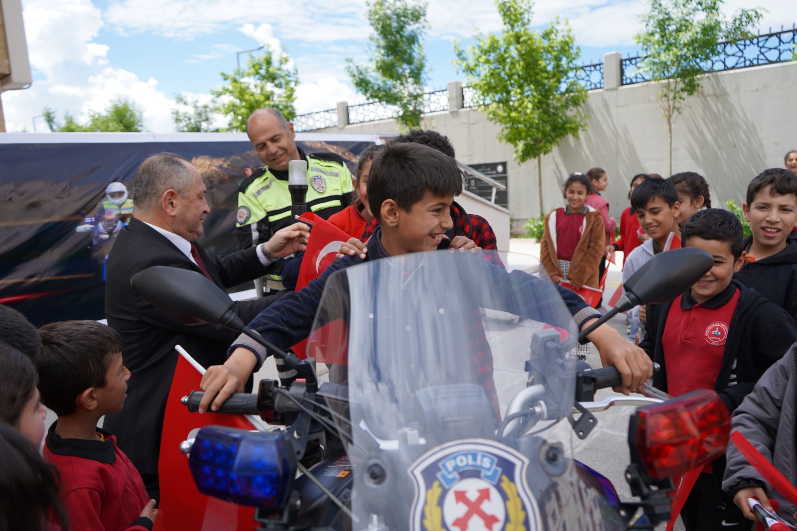 Trafik Haftası Kutlamalarına Çocuklar Da Katıldı | Siirt Olay Haber