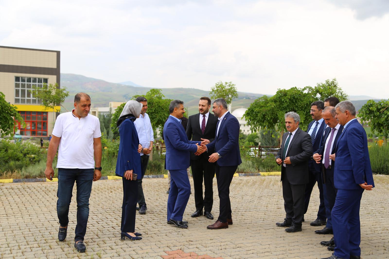 Eski Ak Parti Mardin Milletvekili Rektörü Ziyaret Etti | Siirt Olay Haber