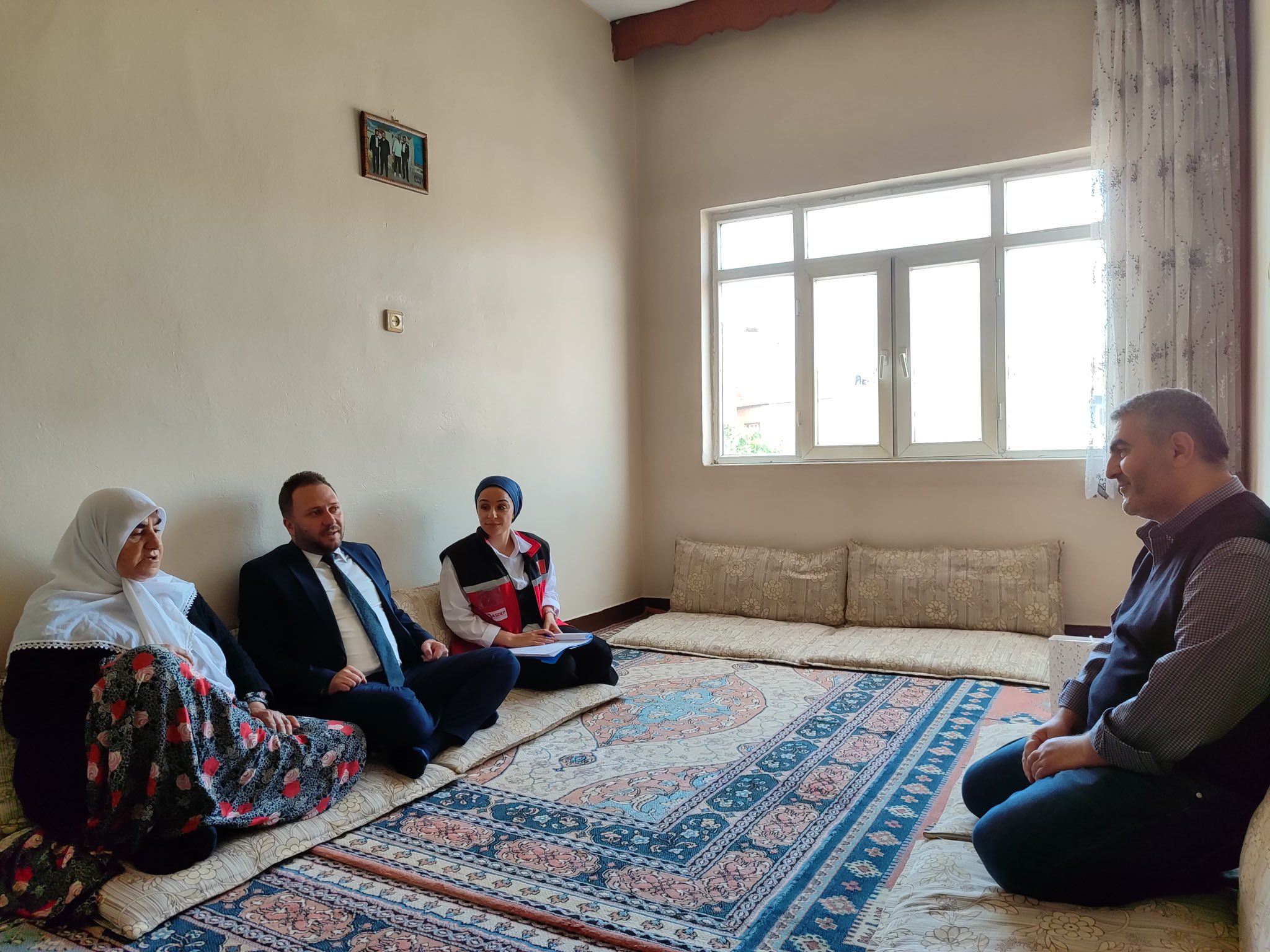 Siirt Aile Ve Sosyal Hizmetler İl Müdürü Şehit Ailesini Ziyaret Etti | Siirt Olay Haber