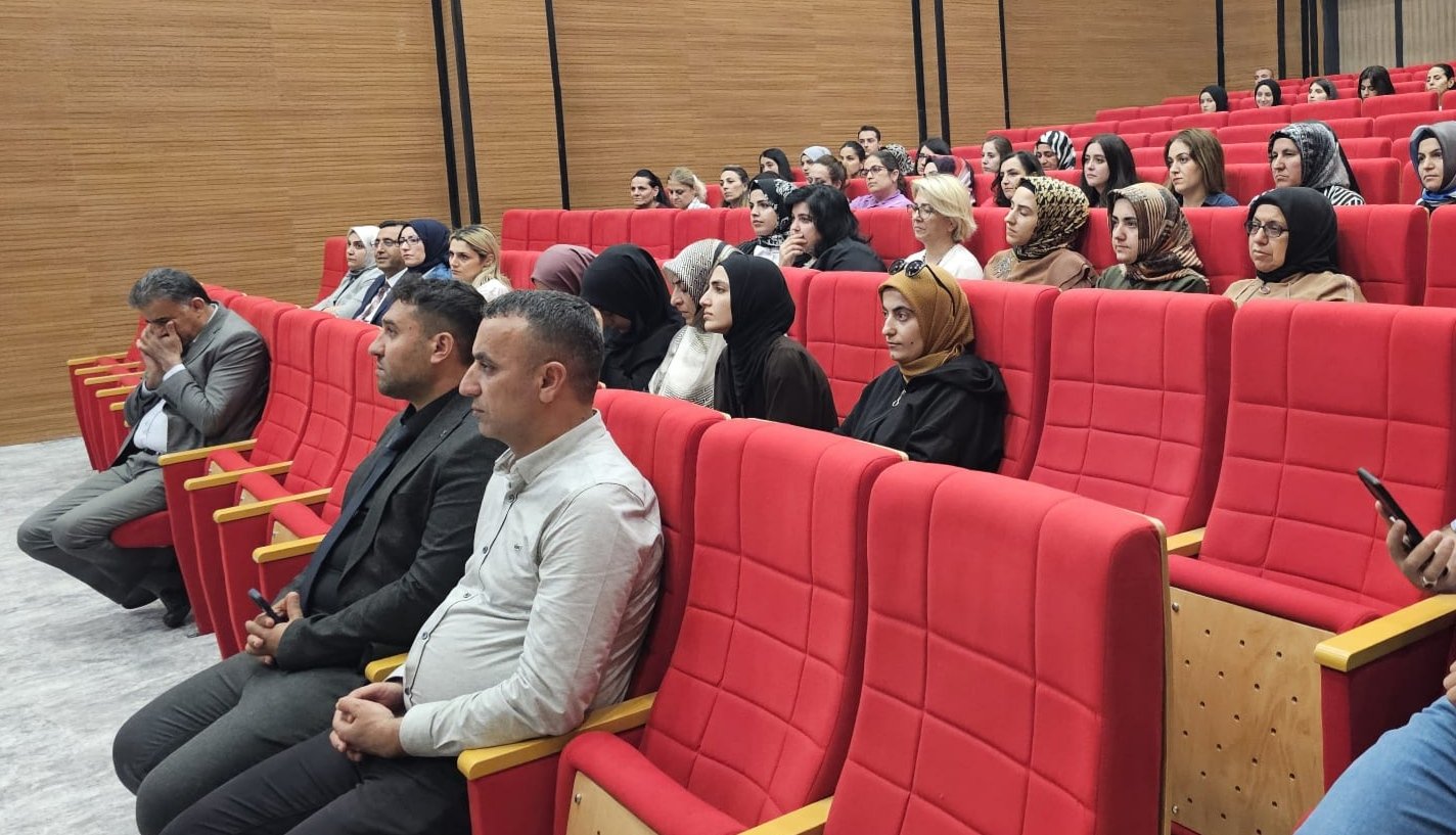 Siirt Tarım ve Orman Müdürlüğü'nden Anneler Günü'ne Özel Konferans: "Anne Olmak" | Siirt Olay Haber