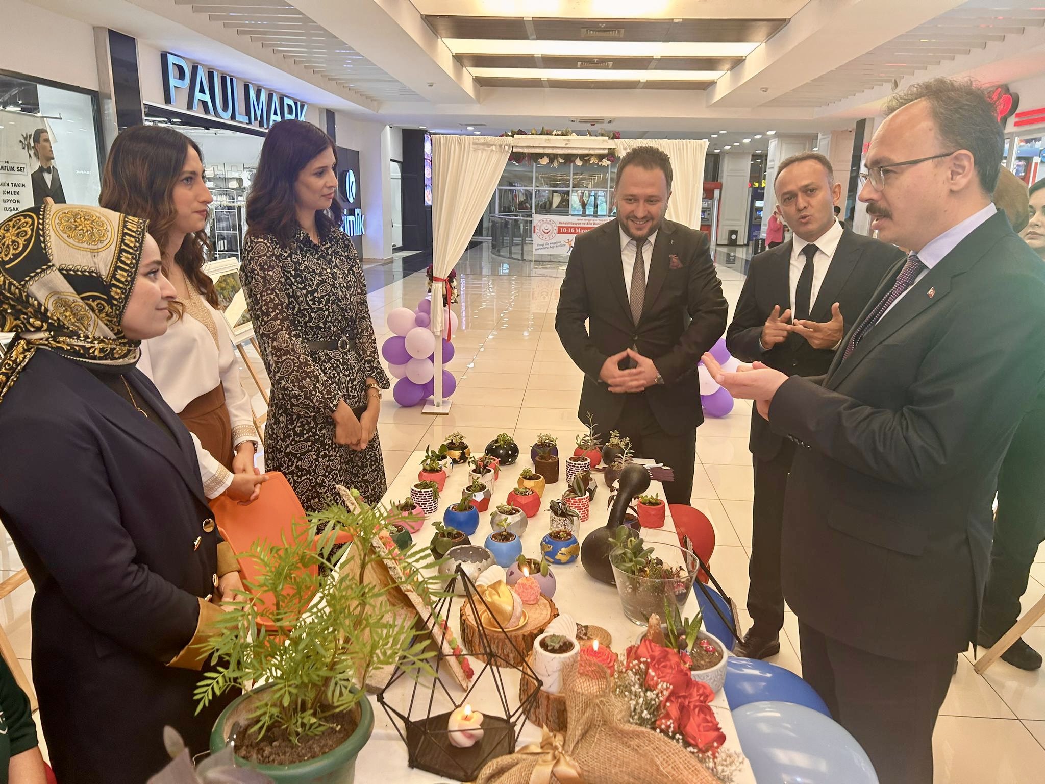 &Quot;Siirt Valisi Ve Eşi Engelliler Haftası Sergisini Ziyaret Etti&Quot; | Siirt Olay Haber