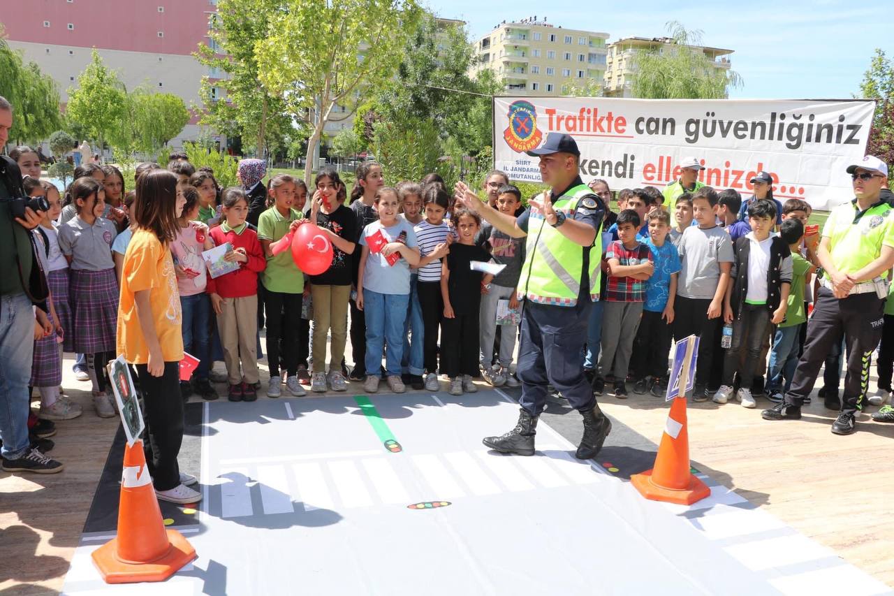 Siirt’te Trafik Haftası Etkinlikleri Bilinçlendiriyor