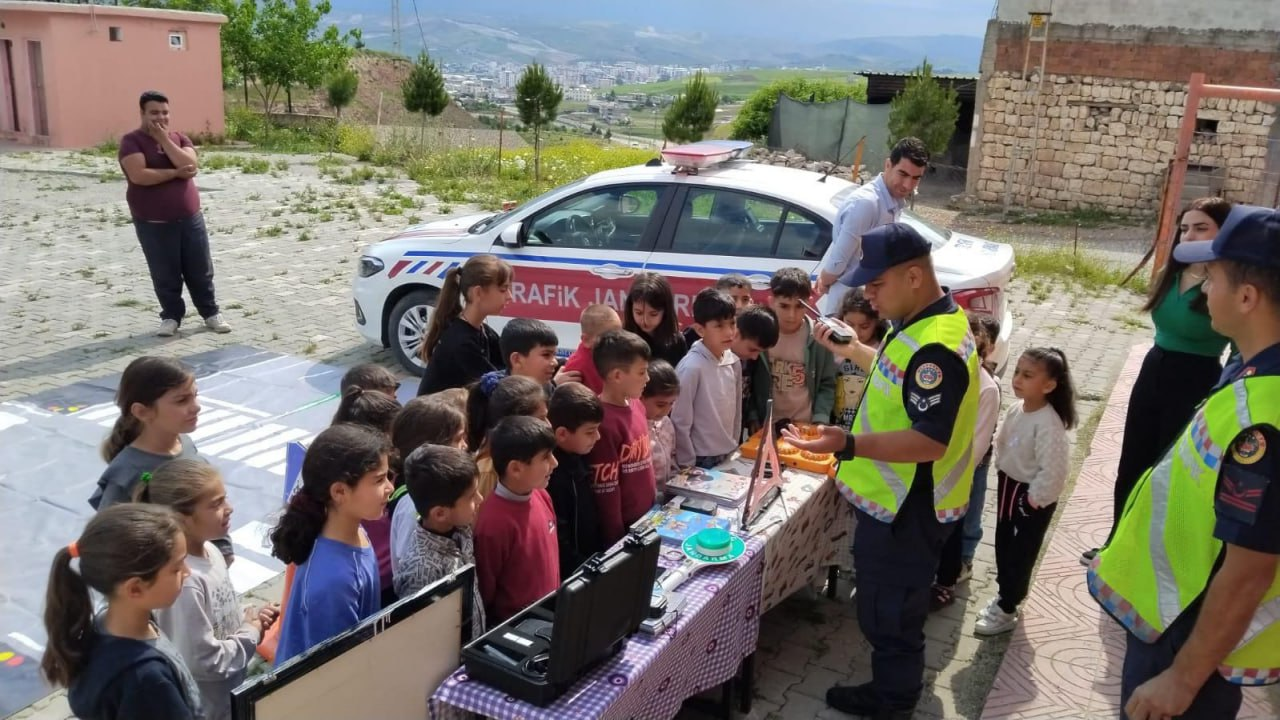 Siirt – Kurtalan’da Trafik Eğitimi Verildi | Siirt Olay Haber