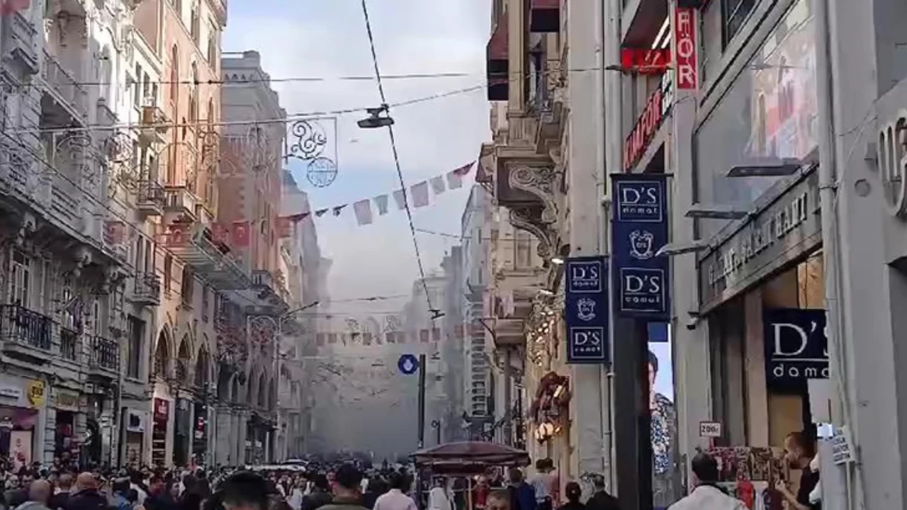 İstiklal Caddesi’Nde Korkutan Yangın