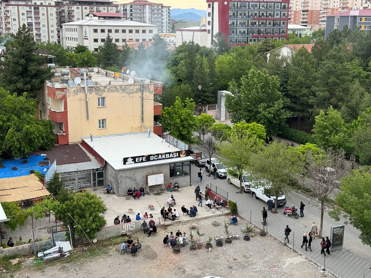 Açık Hava Kahvehaneler Dolup Taşıyor | Siirt Olay Haber