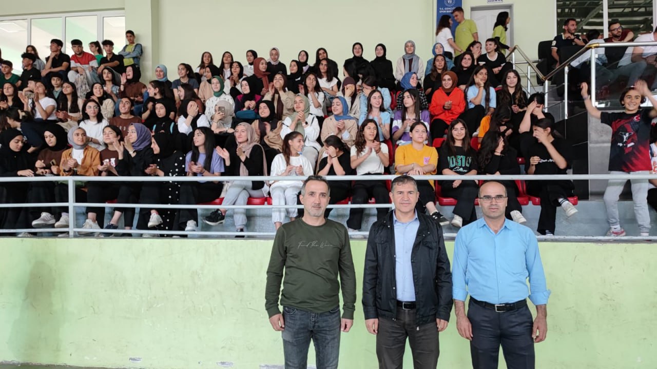 Siirt Kurtalan Kız Anadolu İmam Hatip Lisesi Voleybol Takımı Turnuvada İkinci Oldu | Siirt Olay Haber