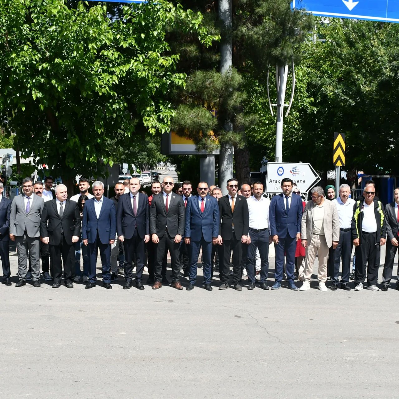 Siirt Gençlik Spor İl Müdürü Atatürk Anıtı’na Çelenk Sundu | Siirt Olay Haber