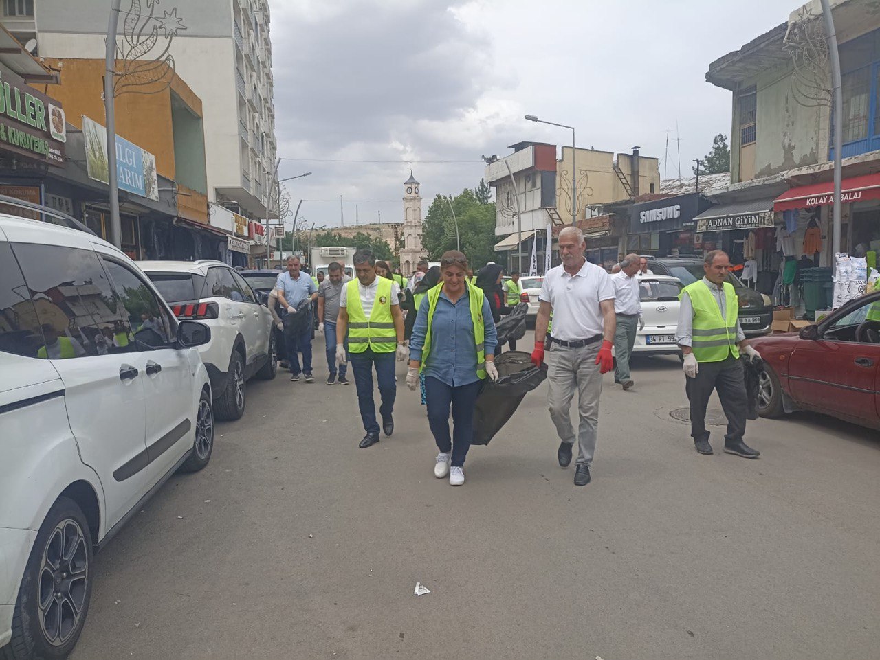 Kurtalan Belediye Başkanları Sokakları Temizledi | Siirt Olay Haber