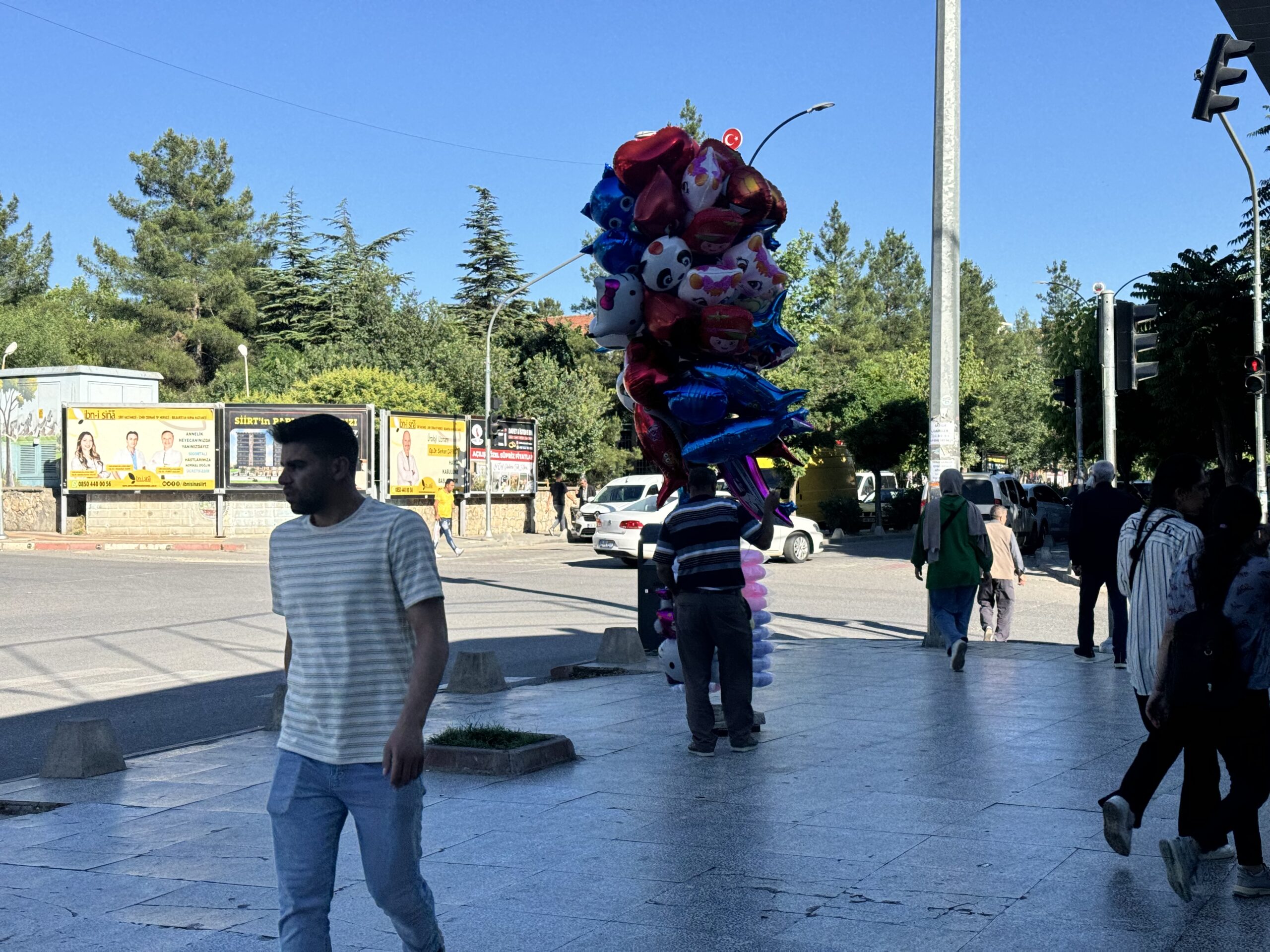 Çocukların Yüzünü Güldüren Baloncu Amca Halinden Memnun!