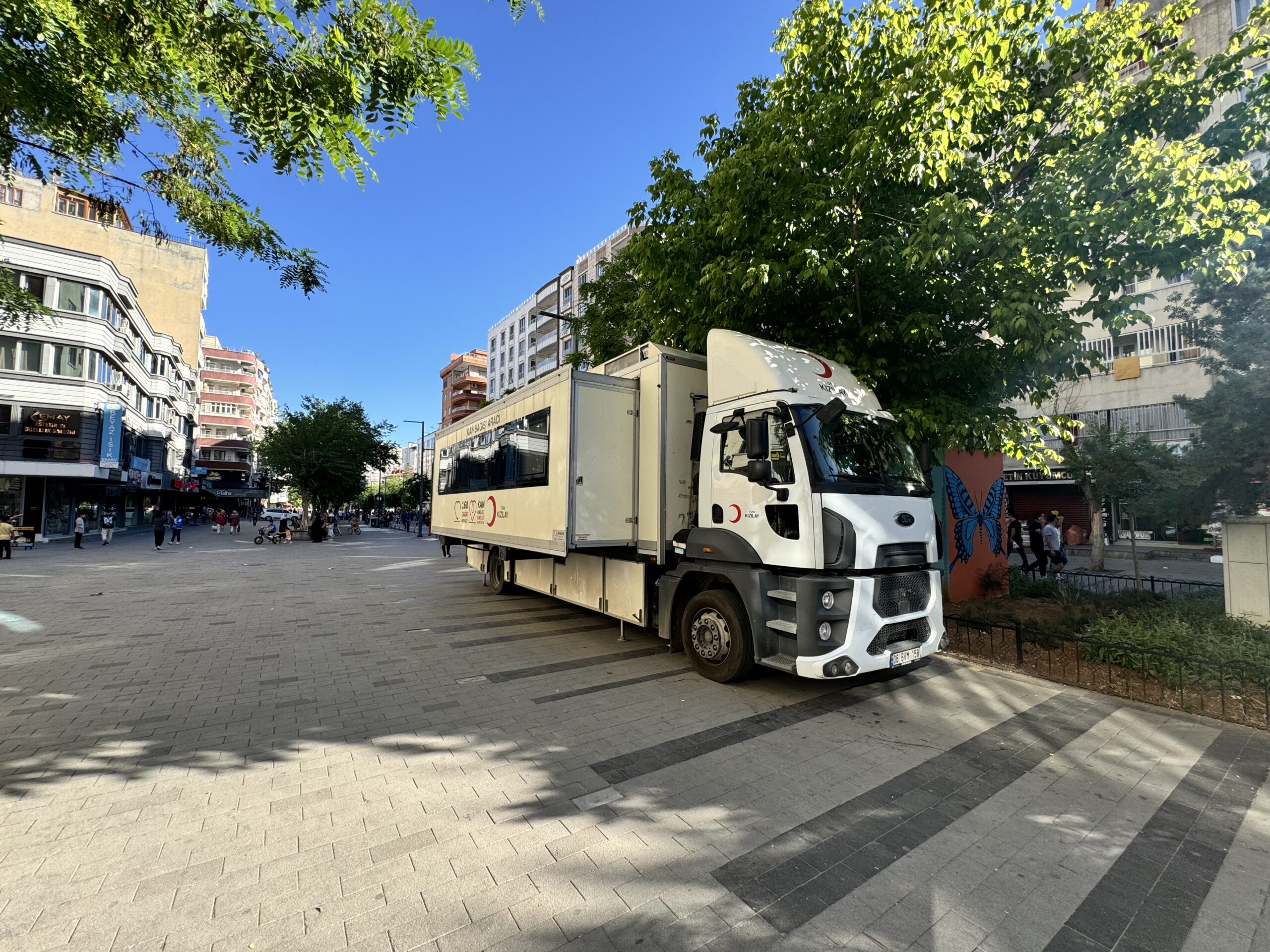 Siirt Kızılay’ı Kan Bağışı İçin Güres Caddesi’nde Vatandaşları Bekliyor