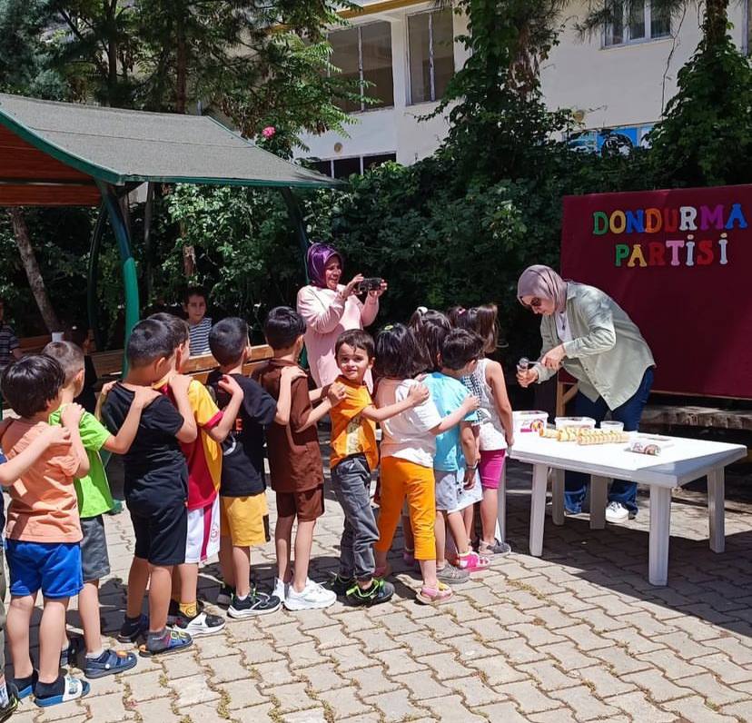 Siirtli Öğrenciler Dondurma Etkinliği Düzenledi | Siirt Olay Haber