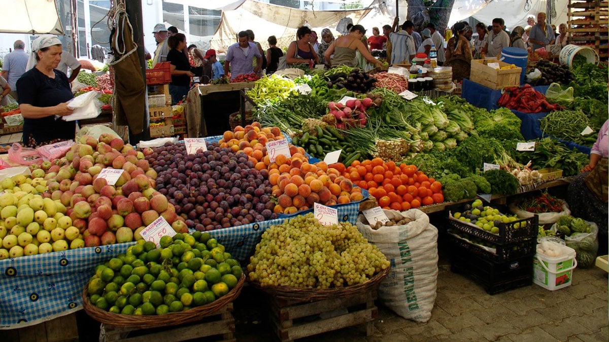 Siirt’te Yüksek Fiyatlar Meyve Almayı Zorlaştırıyor