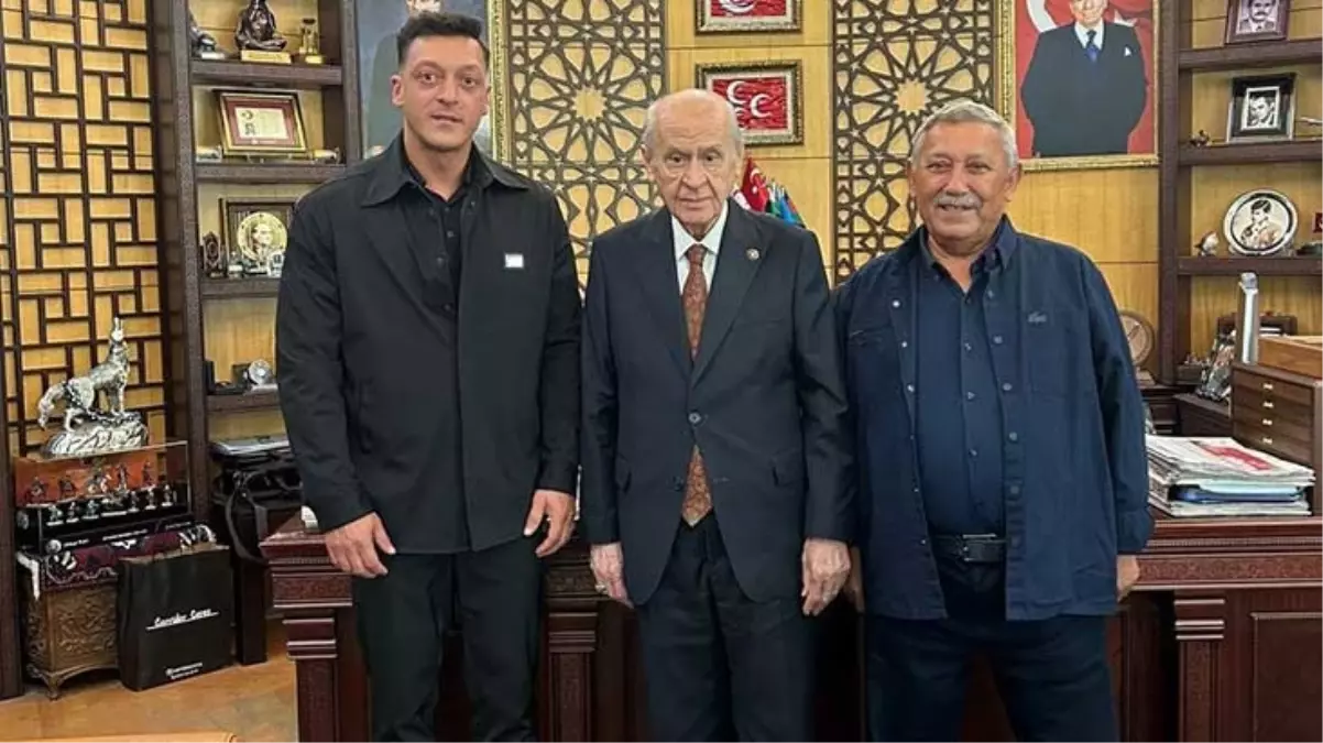 Mesut Özil, MHP lideri Devlet Bahçeli’yi ziyaret etti