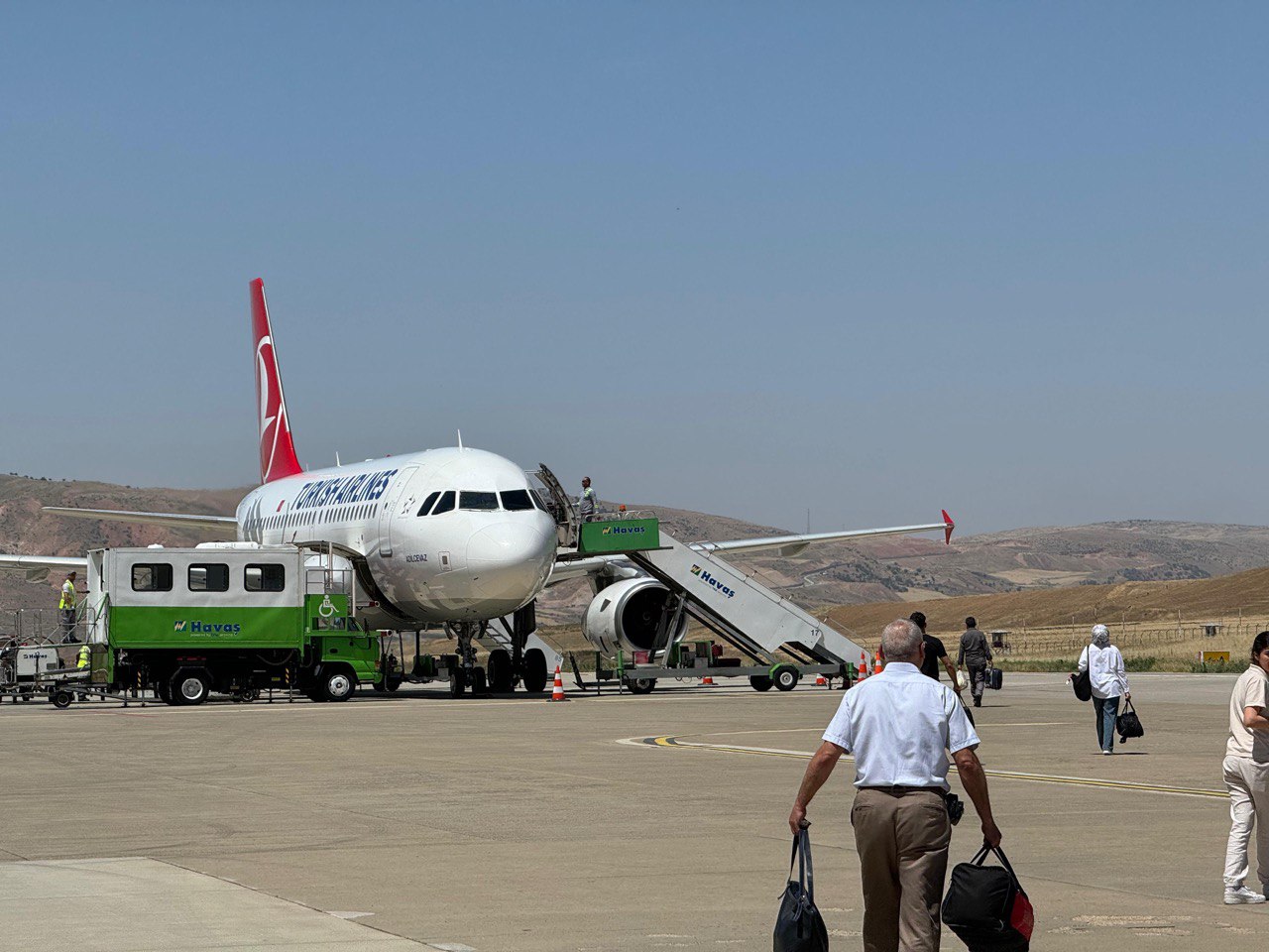 Siirt Havalimanında Uçak Kalkıyor