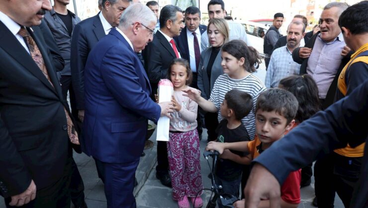 Millî Savunma Bakanı Yaşar Güler, Şırnaklı Esnafımızı Ziyaret Etti