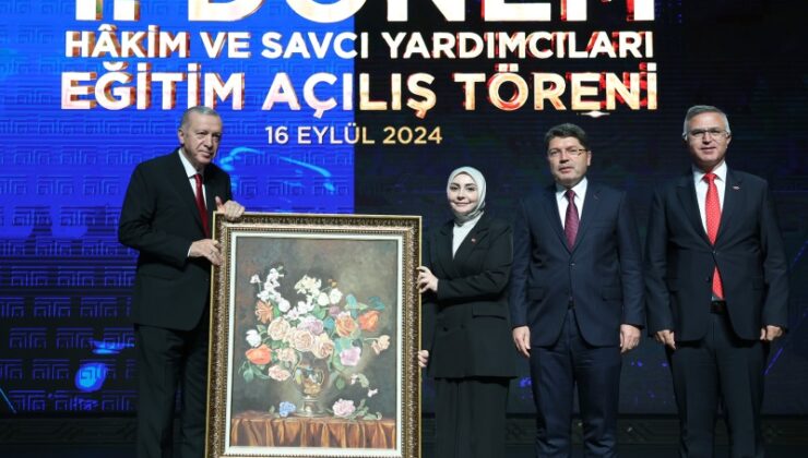 Cumhurbaşkani Erdoğan, 1. Dönem Haki̇m Ve Savci Yardimcilari Eği̇ti̇mi̇ Açiliş Töreni̇’Ne Teşri̇f Etti̇