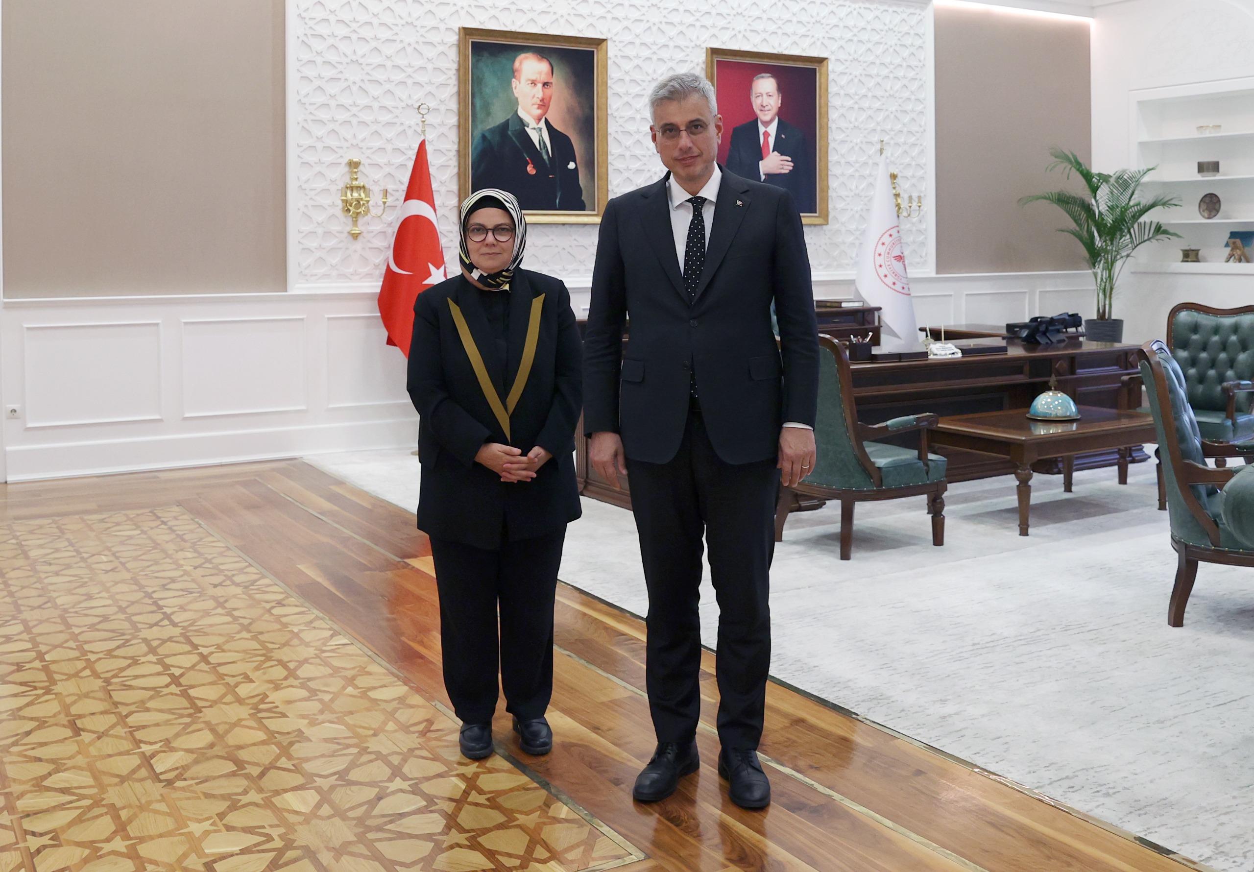 Sağlık Bakanı Memişoğlu, Ayşe Böhürler’i Bakanlığında Ağırladı