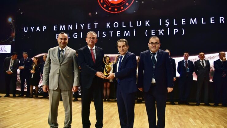 Uyap Bi̇li̇şi̇m Si̇stemi̇ Eki̇p Projesi̇ Ödül Aldi