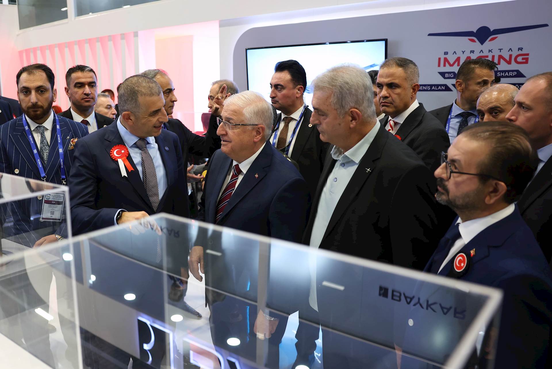 Millî Savunma Bakanı Yaşar Güler ve Beraberindekiler, SAHA EXPO’daki Stantları Ziyaret Etti