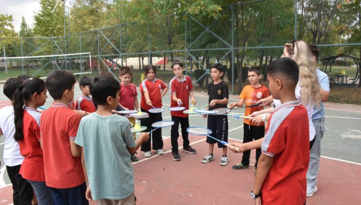 Siirt Belediyesi’Nin Badminton Kursları Çocukların Yoğun İlgisiyle Devam Ediyor