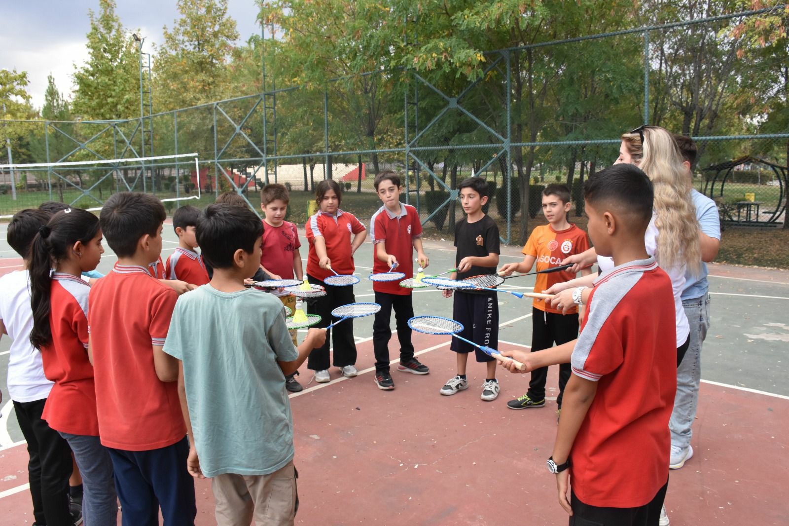 Siirt Belediyesi’nin Badminton Kursları Çocukların Yoğun İlgisiyle Devam Ediyor