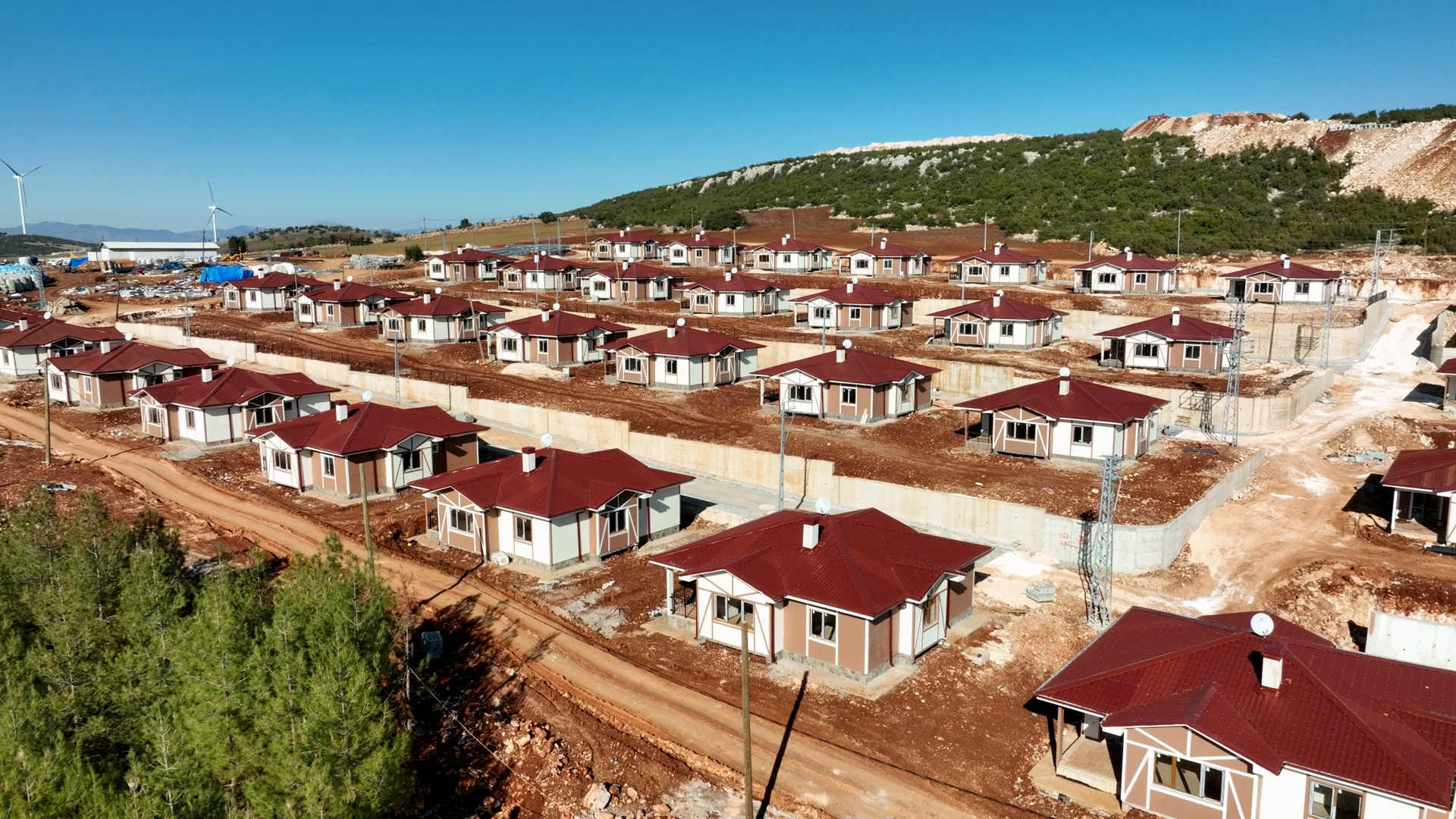 DEPREMDE YIKILAN YA DA HASAR GÖREN KÖY EVLERİNE PARSEL KOLAYLIĞI SAĞLANACAK