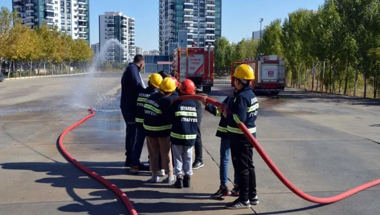 Diyarbakır’da Çocuklara Itfaiye Ve Trafik Eğitimi