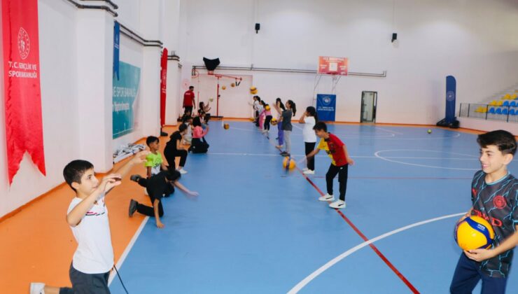 Siirt’te Voleybol Kursları Devam Ediyor