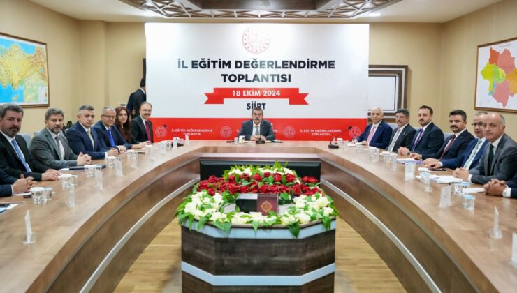 Siirt’te Gelen Bakan İl Eğitim Değerlendirme Toplantısına Katıldı