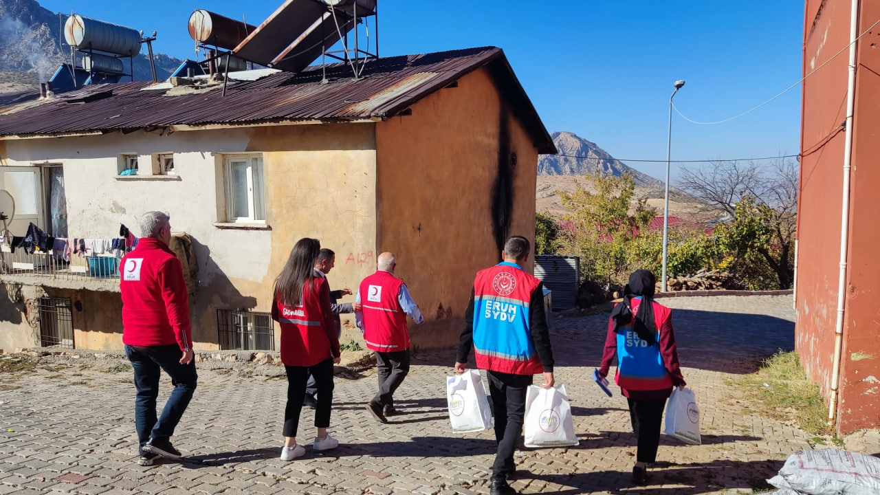 Siirt’in Eruh İlçesinde Giyim Yardımı