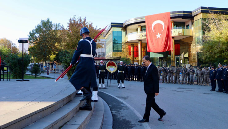 Siirt’te 10 Kasım Etkinliği Atatürk Anıtına Çelenk Sunulmasıyla Başladı