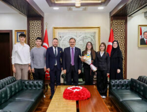 Siirt Valisi Dünya Çocuk Hakları Günü’Nde Çocukları Makamında Ağırladı