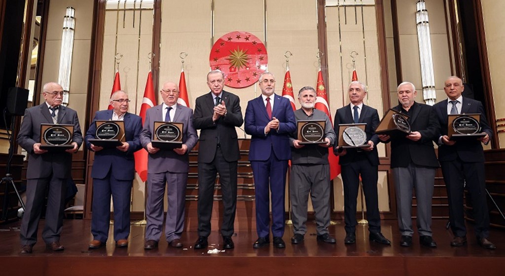 Bakan Işıkhan, Türkiye Yüzyılı’nın Emektarları Programı’na Katıldı