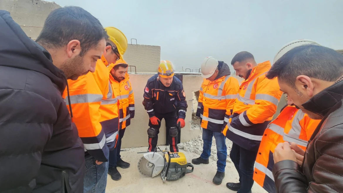 Elazığ Belediyesi Arama Kurtarma Ekibi, Eğitimlerine Devam Ediyor