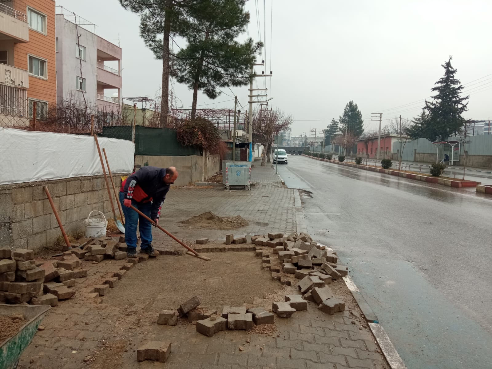 Siirt Belediyesi Kaldırım Taşı Onarım Çalışmalarını Sürdürüyor