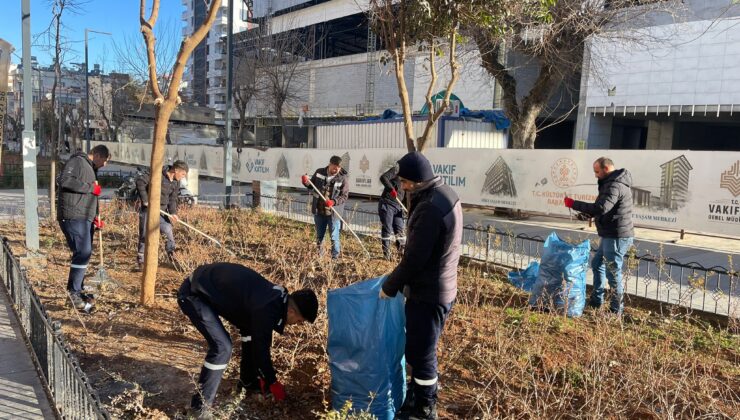 Siirt Belediyesi Güres Caddesi’ndeki Adalar İçin Peyzaj Düzenlemesi ve Temizlik Çalışmaları Devam Ediyor