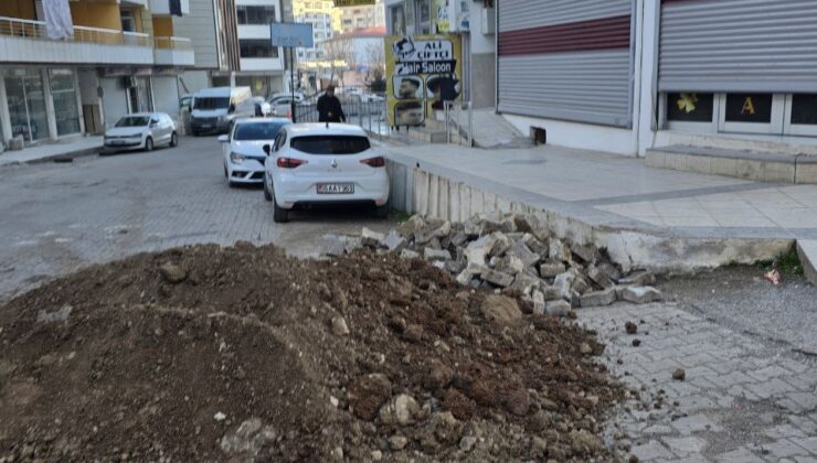 Siirt Belediyesi Çalışmasını Yapıp Yolu Öylece Bırakıp Gitti 